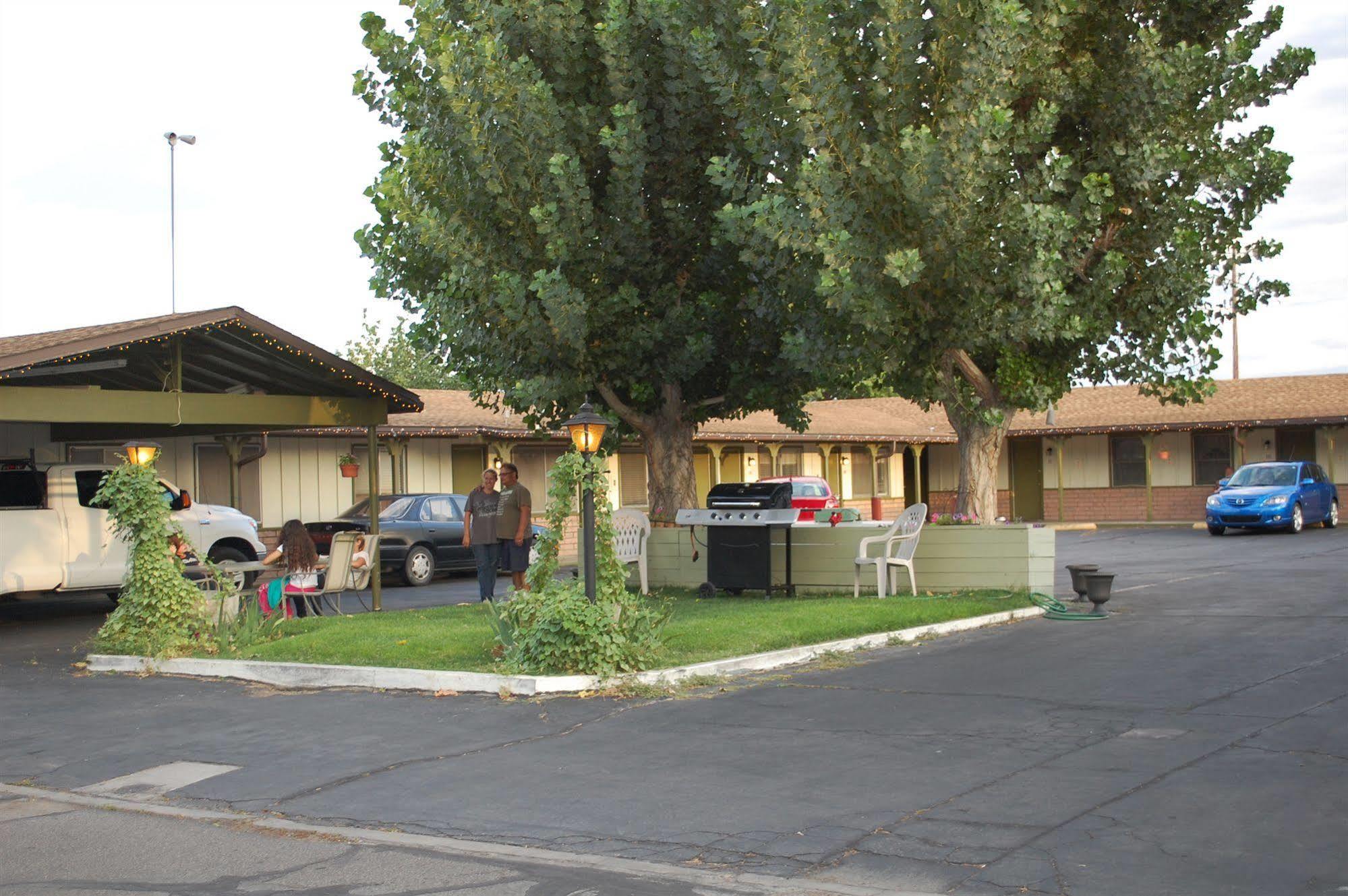 El Rancho Motel Бишъп Екстериор снимка